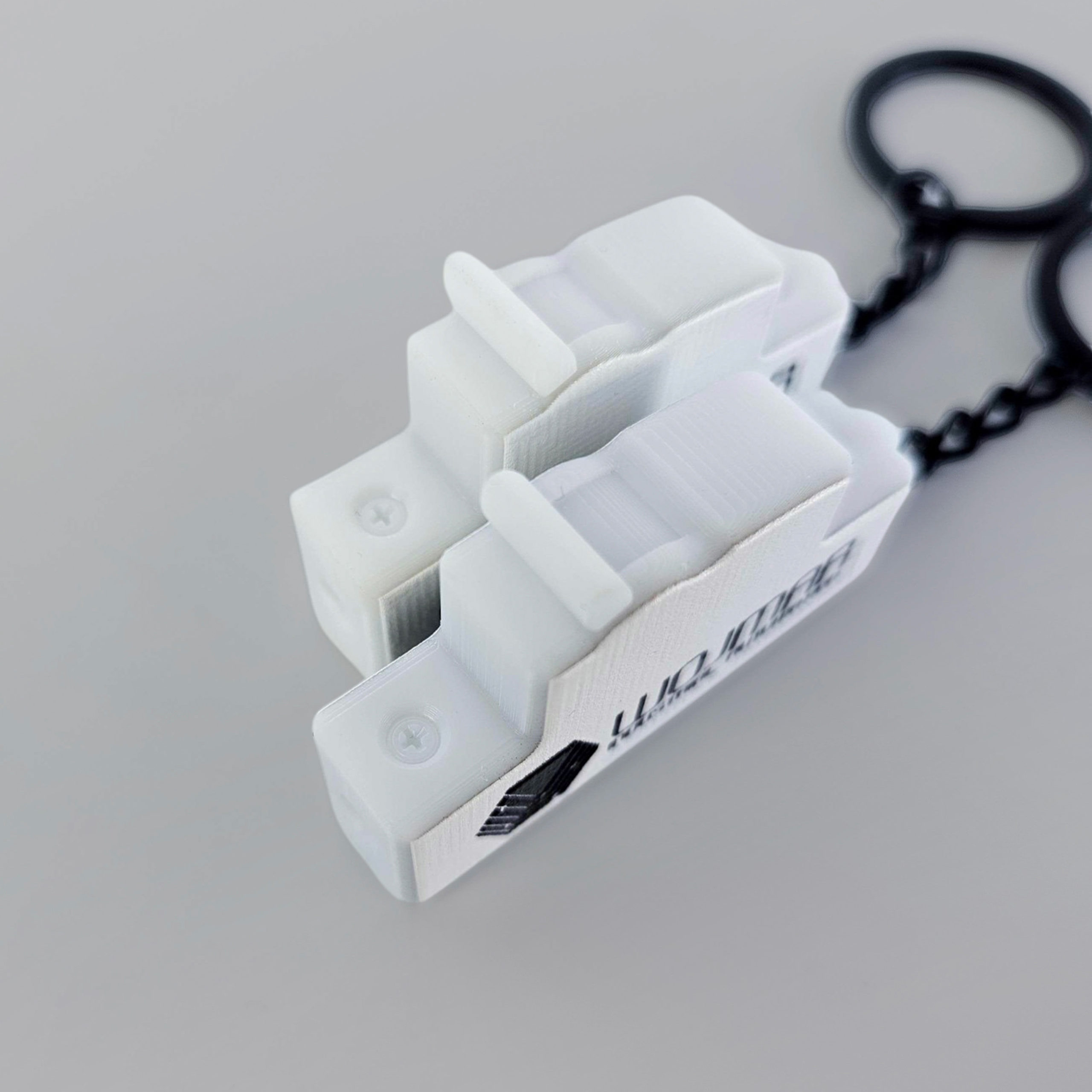 3D spatial keychains made of hard resin, Polish manufacturer DECARD