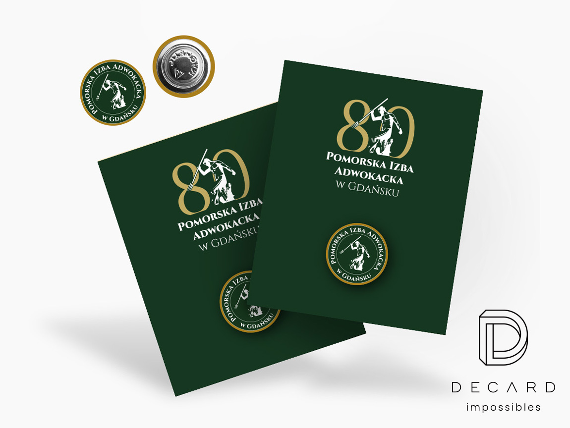 Pins with the Bar Association logo on a dedicated backing card, fastened with a magnet; made by Polish manufacturer DECARD