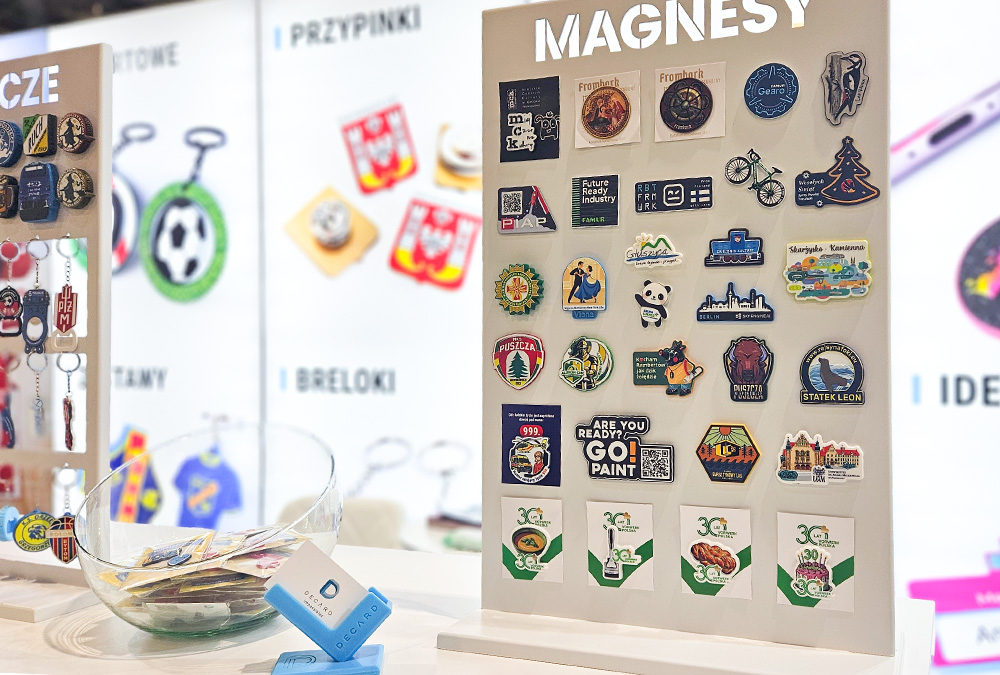 Magnet board at the DECARD booth during PROMO SHOW 2026.