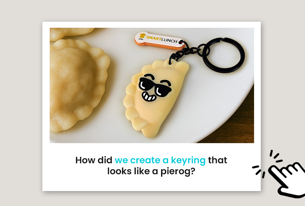 3D keychain shaped like a dumpling placed next to a real dumpling on a plate, made by Polish manufacturer DECARD