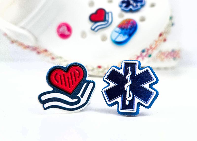 Przypinki crocs w każdym kolorze, kształcie, polski producent DECARD