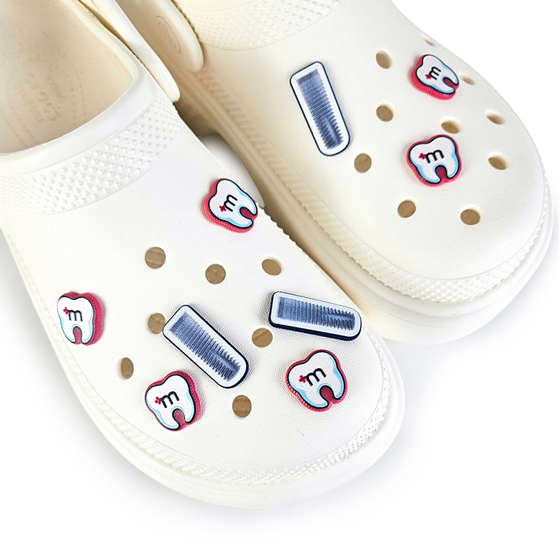 Przypinki crocs medyczne, z twardej żywicy, polski producent DECARD