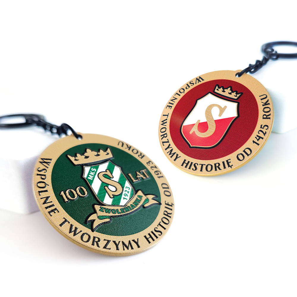 Breloki metalowe z teksturą 3D, klubowe, okolicznościowe, dwustronne kolorowe, polski producent DECARD