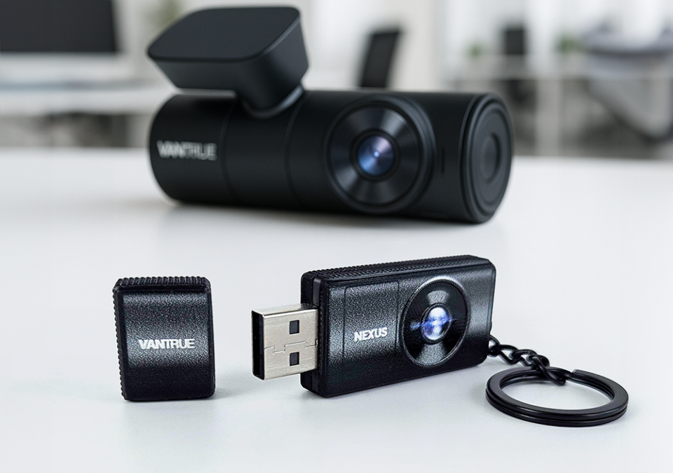 Pendrive z brelokiem, kamerka samochodowa, twarda i lekka żywica, polski producent DECARD