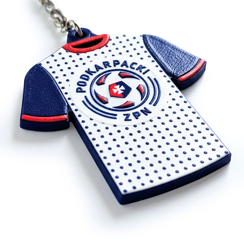 Brelok w kształcie koszulki klubowej, twarda żywica, dla ZPN, polski producent DECARD Brelok w kształcie koszulki klubowej, twarda żywica, dla ZPN, polski producent DECARD