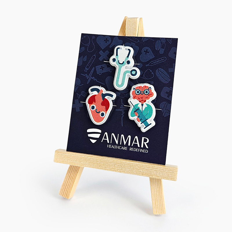 Przypinki Crocs medyczne, polski producent DECARD