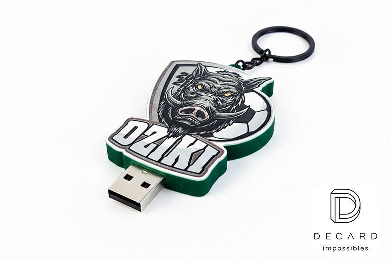 Pendrive z brelokiem, kształt logo klubu sportowego Dziki. bez zatyczki, twarda i lekka żywica, polski producent DECARD