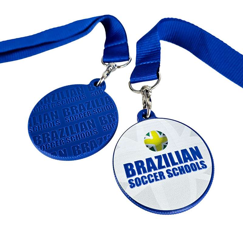 Medale mikołajkowe dla Brazilian Soccer Schools Rzeszów, wypukła grafika 3D, z tyłu wklęsła nazwa szkółki, polski producent DECARD