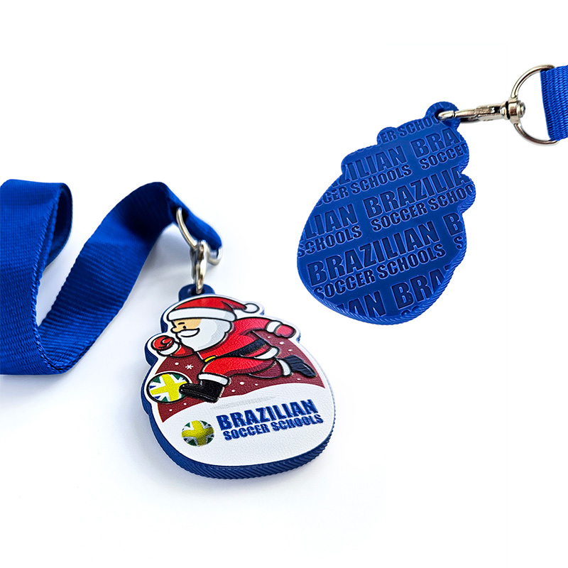 Medale mikołajkowe dla Brazilian Soccer Schools Rzeszów, wypukła grafika 3D, z tyłu wklęsła nazwa szkółki, polski producent DECARD