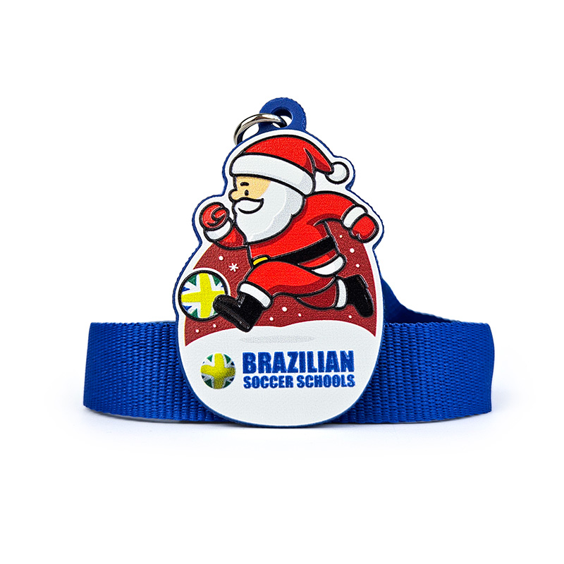 Medale mikołajkowe dla Brazilian Soccer Schools Rzeszów, wypukła grafika 3D, polski producent DECARD. Lekkie i kolorowe z twardej żywicy