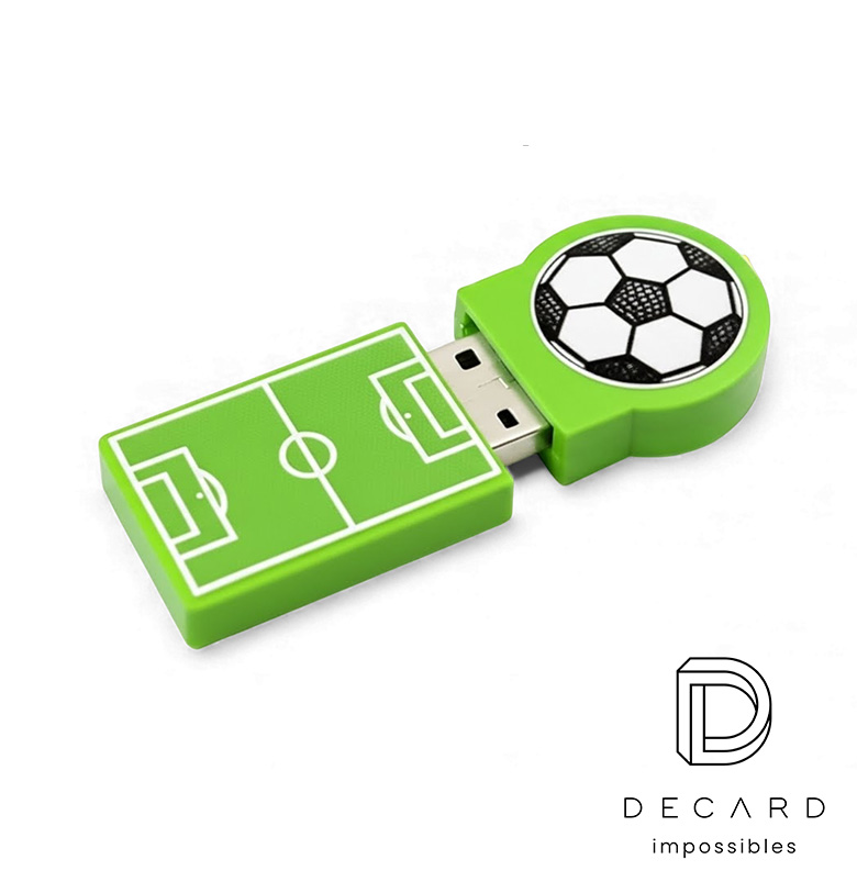 Pendrive z zatyczką, zielone boisko sportowe z piłką nożną biało-czarną, twarda i lekka żywica, polski producent DECARD