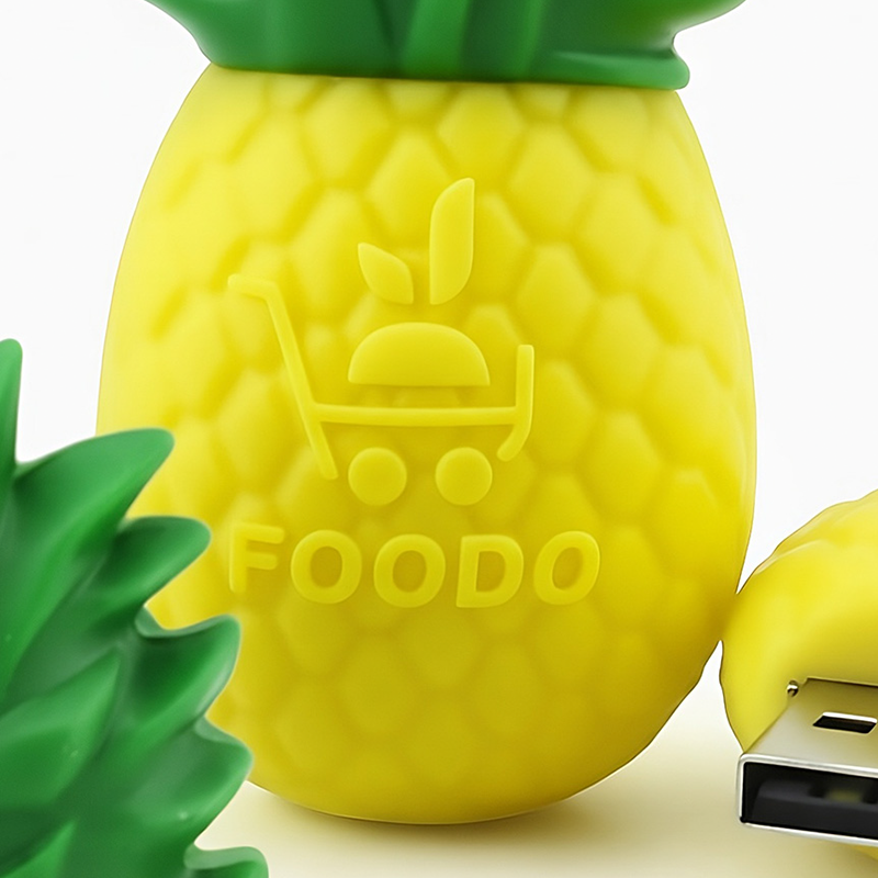 Pendrive 3D, ananas, twarda żywica, zbliżenie na wypukłe logo 3D, wykonanie polski producent DECARD