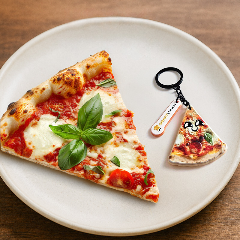 Breloki 3D, kawałek pizzy z zawieszką z logo, polski producent DECARD