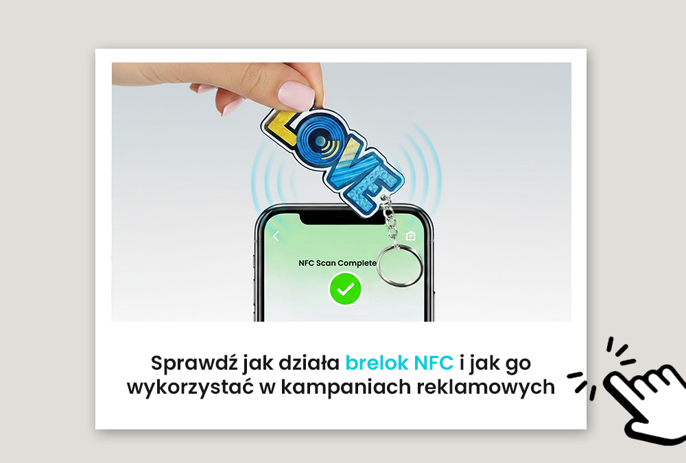 ziałanie breloka LOVE z NFC, przyłożony do telefonu